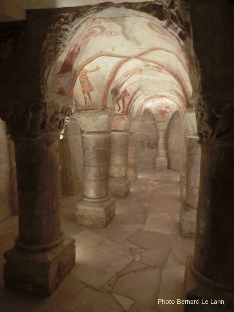 reproduction de la crypte de l'église Saint-Nicolas de Tavant 